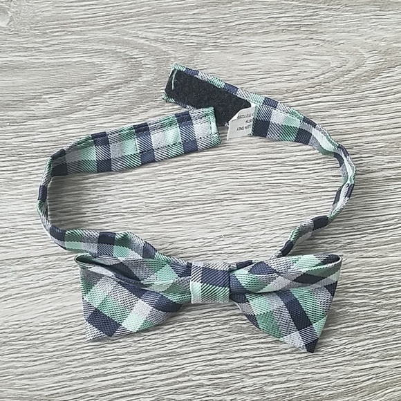 Other - ⭕🔴Green/blue plaid velcro bowtie. Kids one size